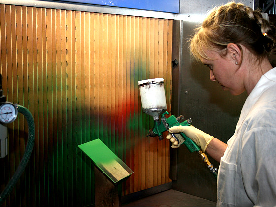 Как красить листовой стекло – технология